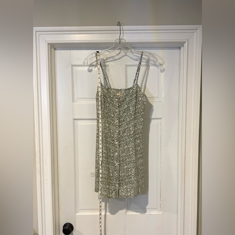 HOLLISTER  Juniors size XS
Olive Green Patterned Button-Down Dress - Picture 5 of 8